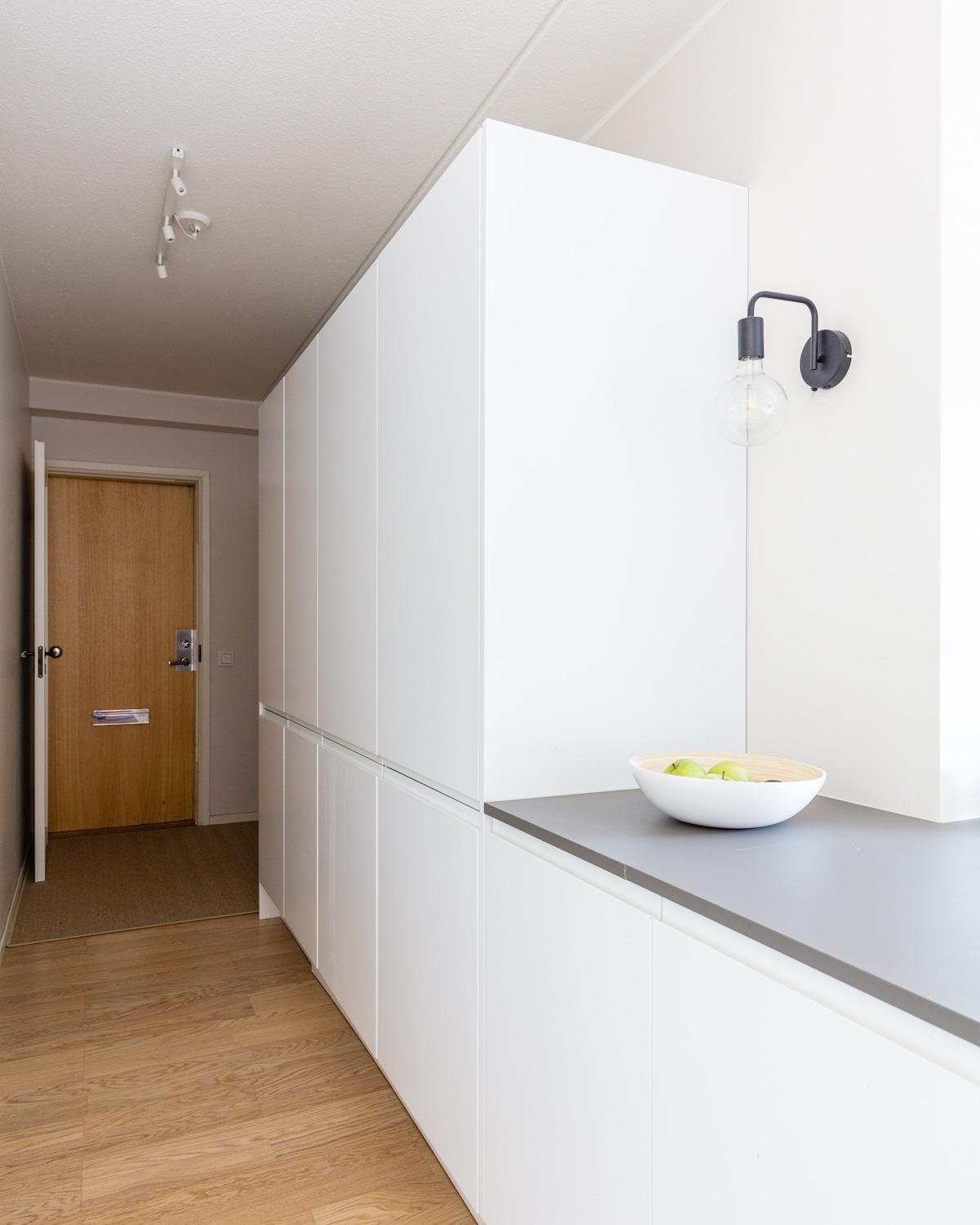 Lovely Two Bedroom Close To Metro Apartment