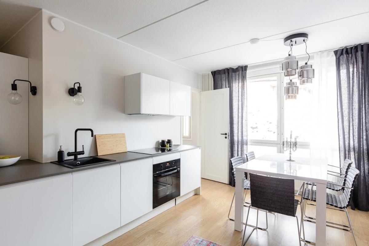 Apartment Lovely Two Bedroom Close To Metro Helsinki