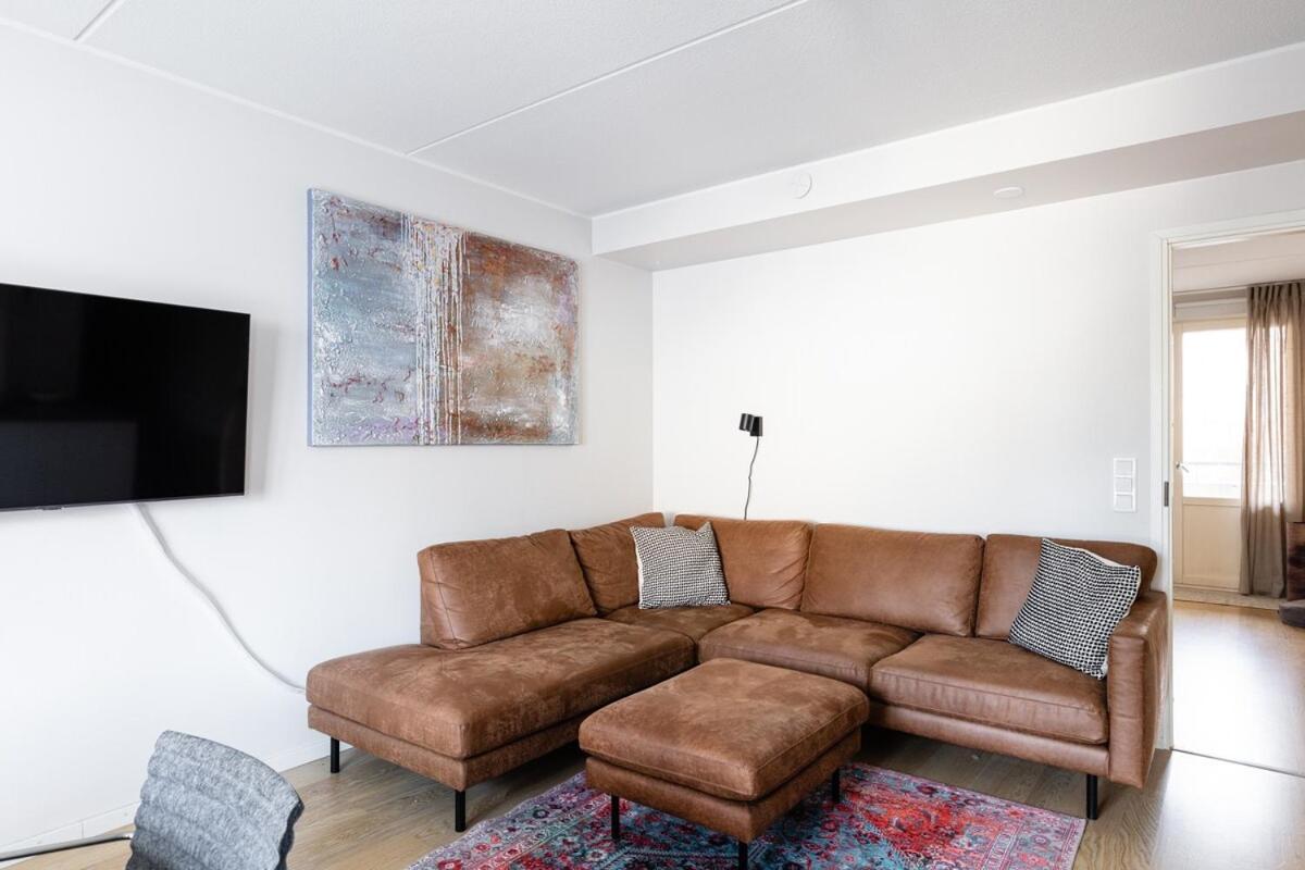 Lovely Two Bedroom Close To Metro * Helsinki