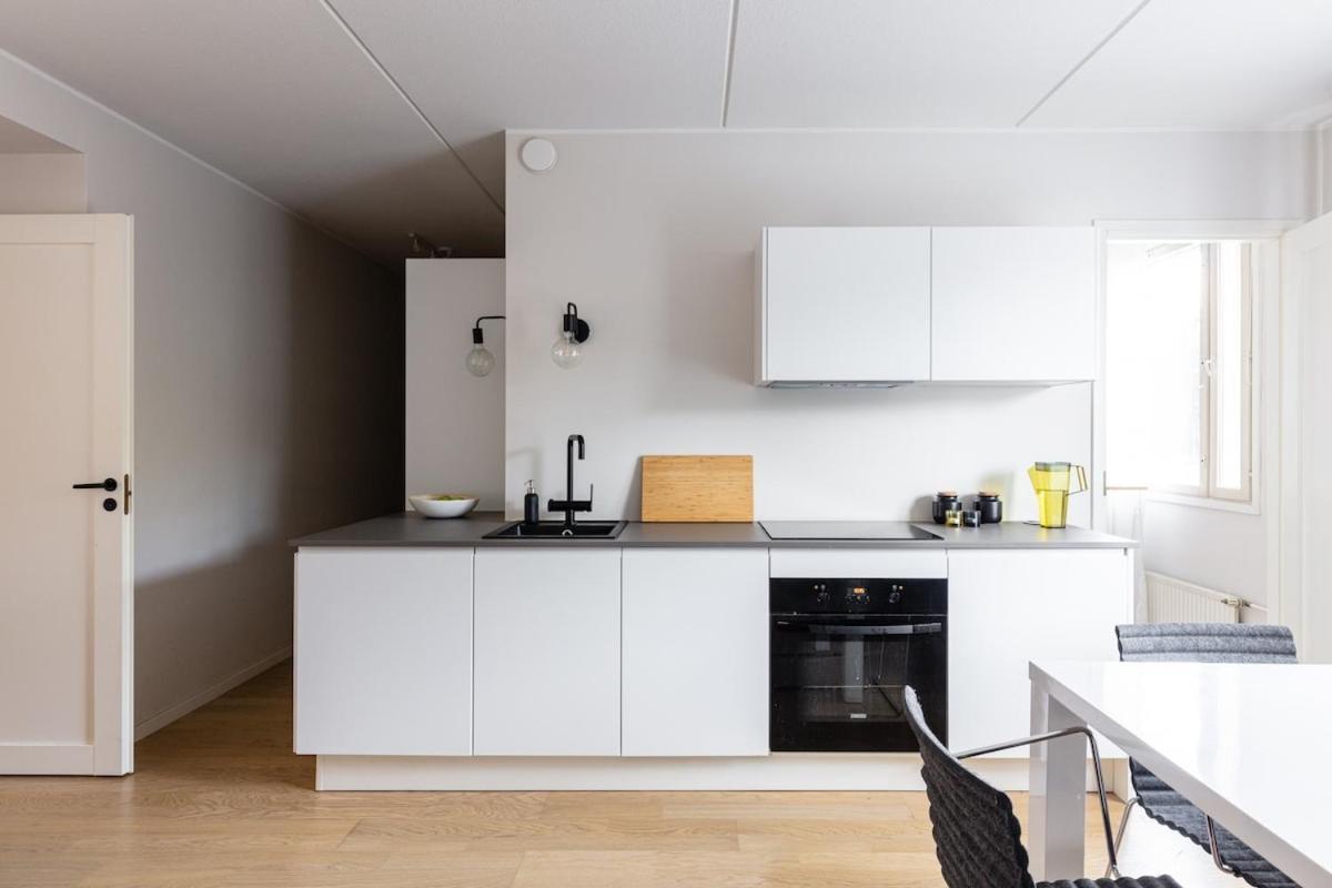 Apartment Lovely Two Bedroom Close To Metro *
