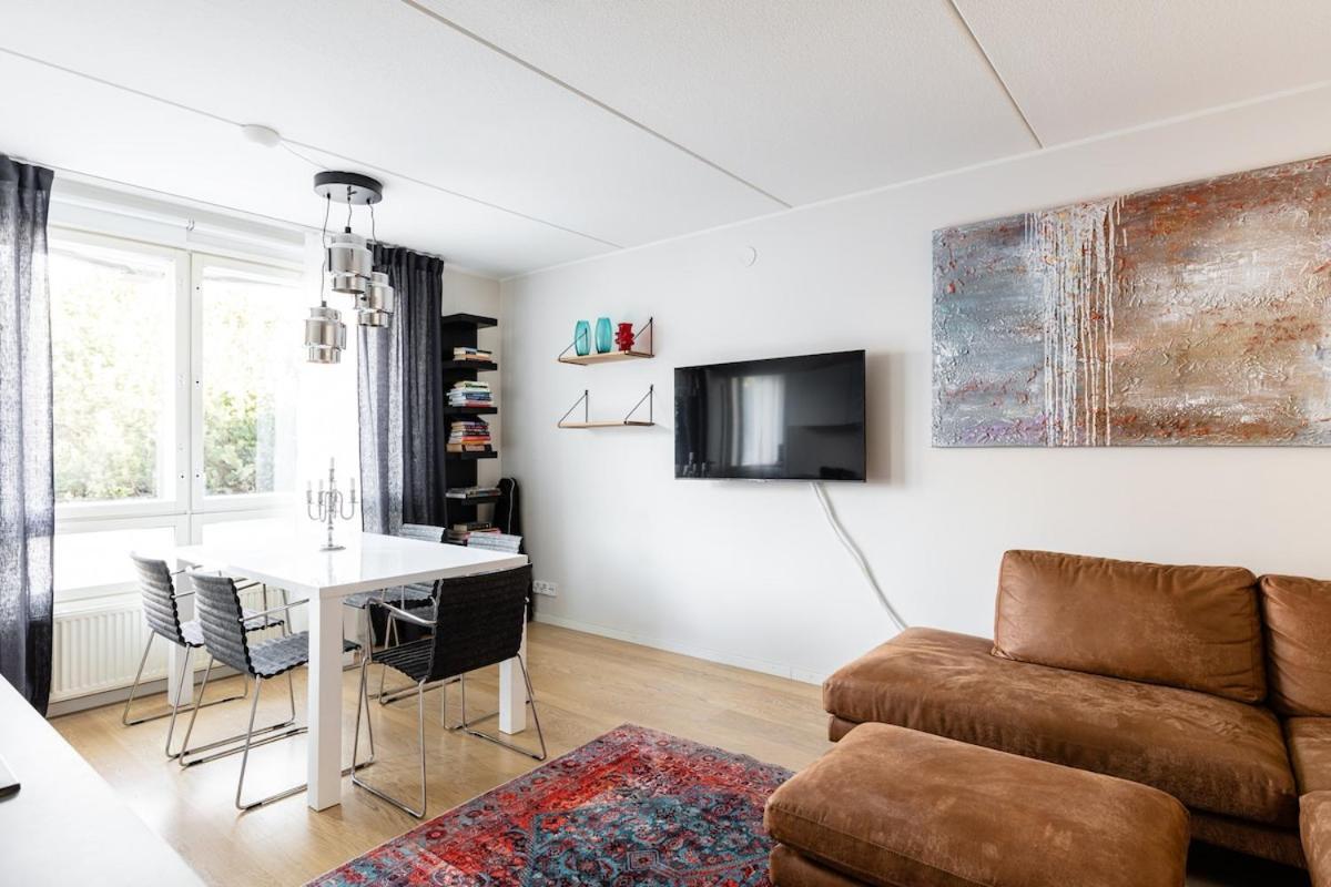 Lovely Two Bedroom Close To Metro *